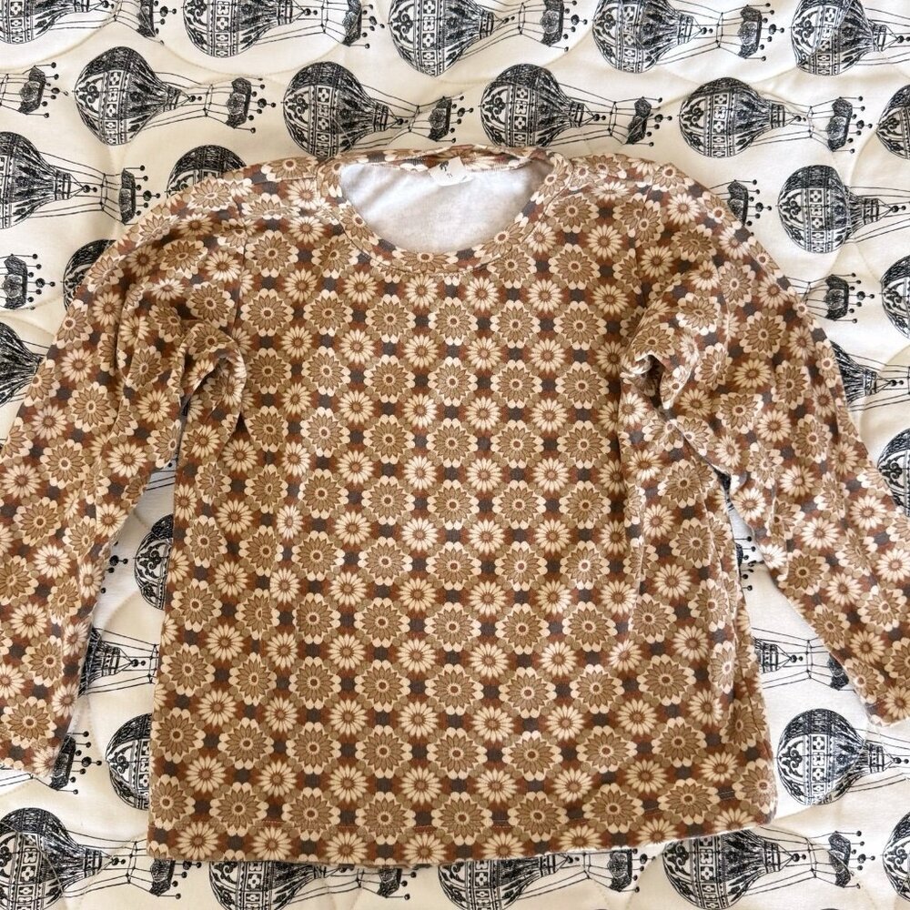 Kate Quinn Girl 70s geo floral top 7 years